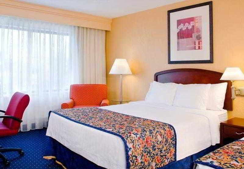 Best Western Plus Elgin - Chicago West Dundee Экстерьер фото